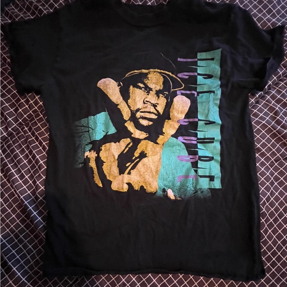 I am selling new or used clothes. - Picture 3 of 8